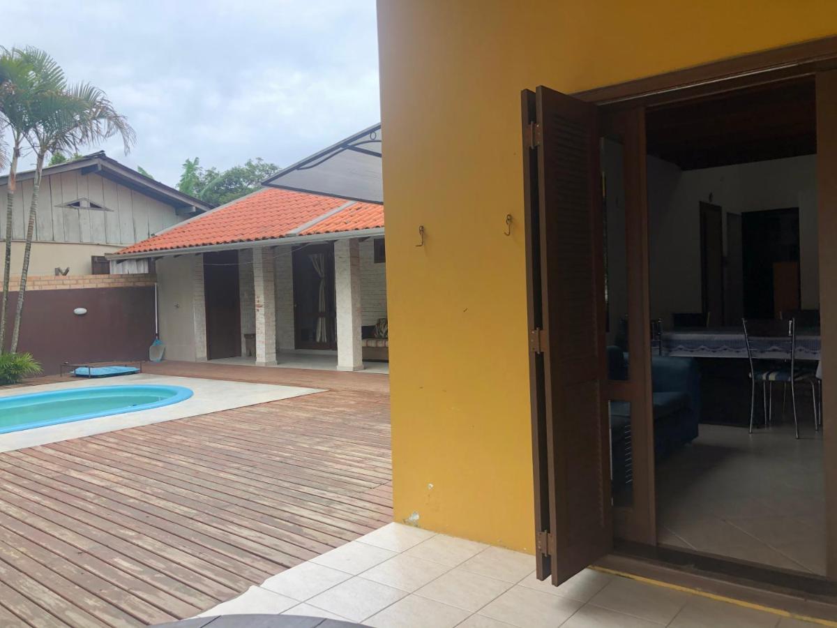 Linda Casa Com Piscina Em Bombinhas, Espaco Inteiro Exterior foto